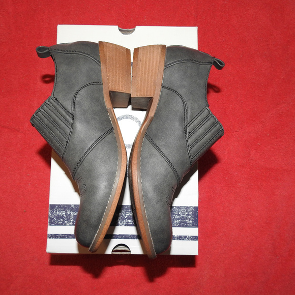 Roxy Booties - Picture 3 of 7